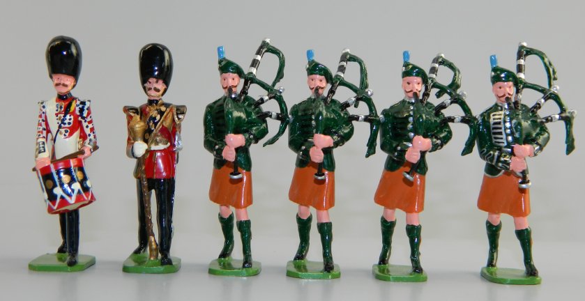 Leader, Drummer & 4 Pipers