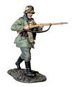 German Infantryman Advancing, 1916-18