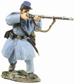 Union Infantry in Overcoat Standing Firing
