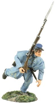 Union Infantry in Overcoat Charging At Right Shoulder Shift #2