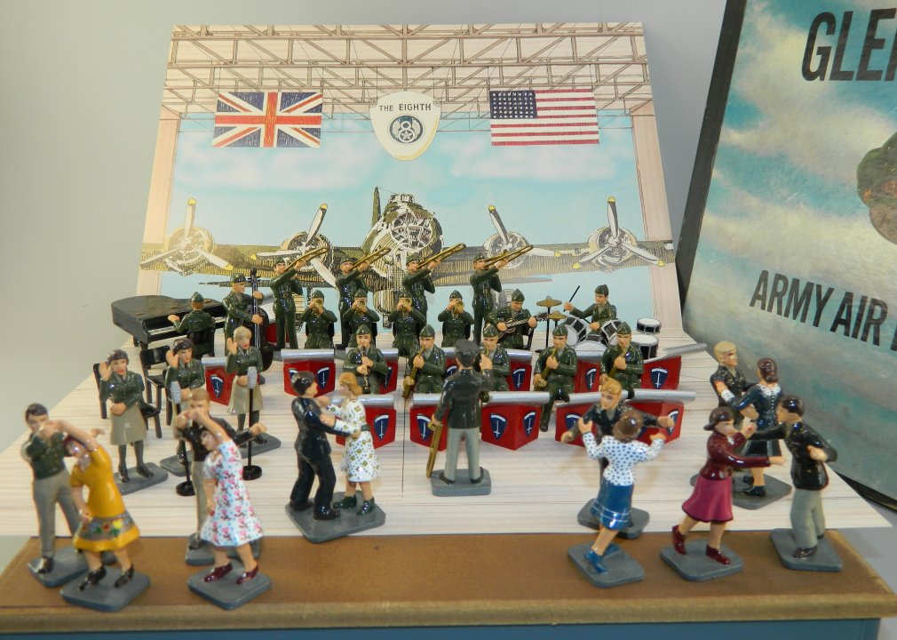 Glenn Miller Band Set with Base & Record