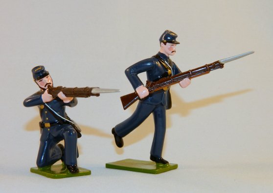 20th Maine Volunteers - Privates Charging & Kneeling Firing