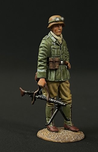 DAK Standing MG34 Machine Gunner