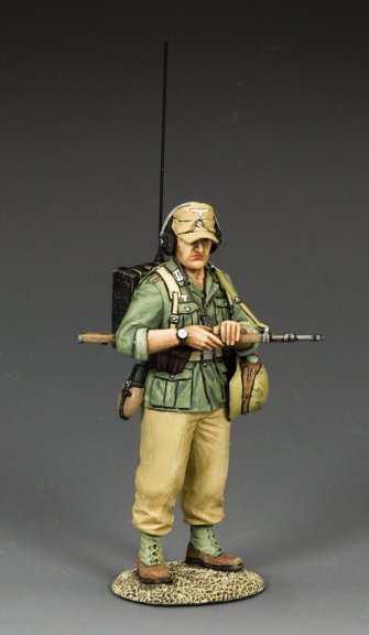AK Radio Operator w/Rifle