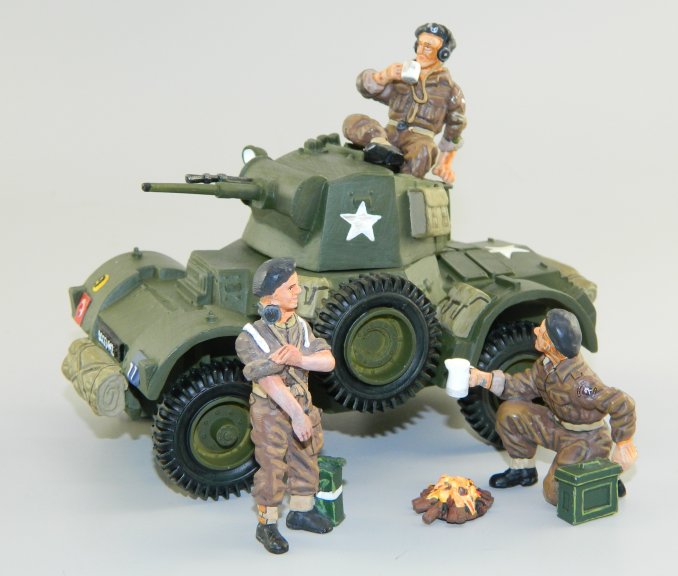 Daimler Armoured Car & 3 Figures