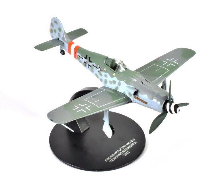 Focke-Wulf Fw 190D-9 – 301 Victory Ace Gerhard Barkhorn, JG 6, 1945