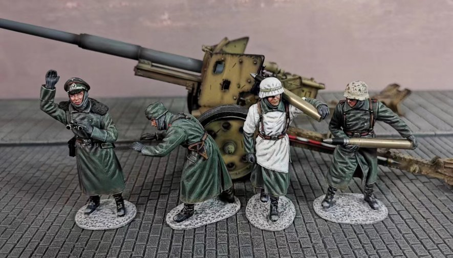 Pak43 88mm Anti-tank Gun and Winter Crew