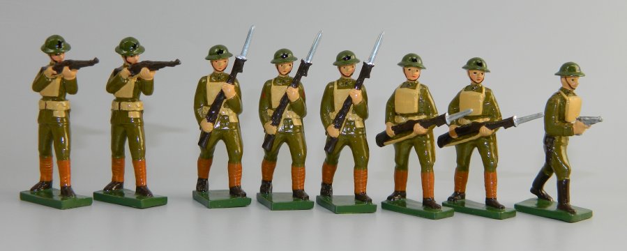WWI US Marines in Greens & Helmets - Officer & 7 Soldiers in Action