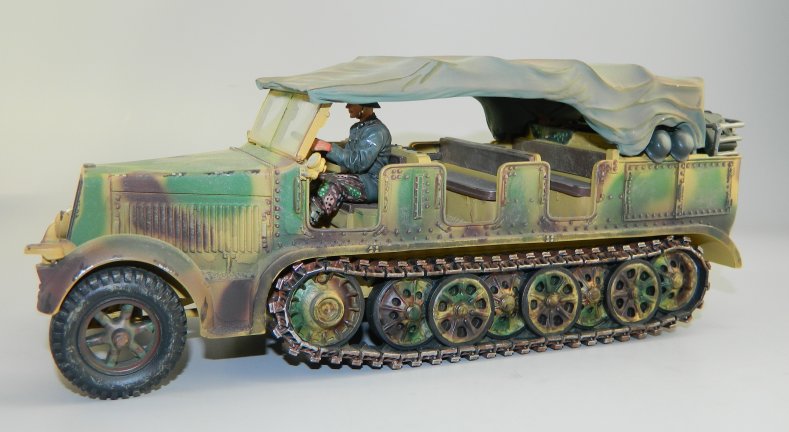SdkFz 7 Prime Mover with Driver & Thrown Track