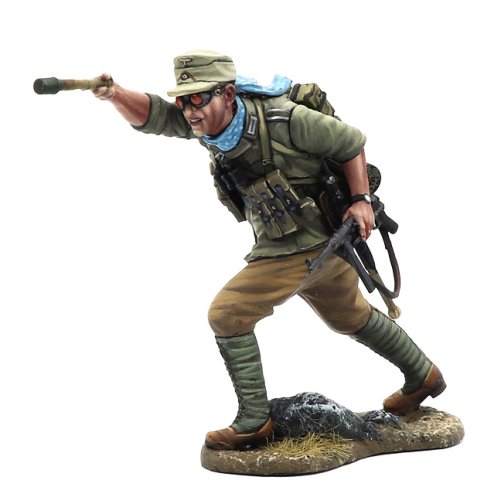 Das Deutsche Afrika Korps Throwing Grenade