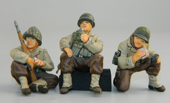 Three Sitting GI's