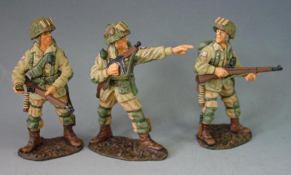 Pathfinders - 3 Standing US Paratroopers