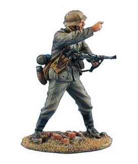 German Heer Infantry Oberfeldwebel with MP40