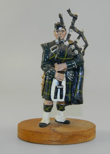 Gordon Highlander Piper Statuette