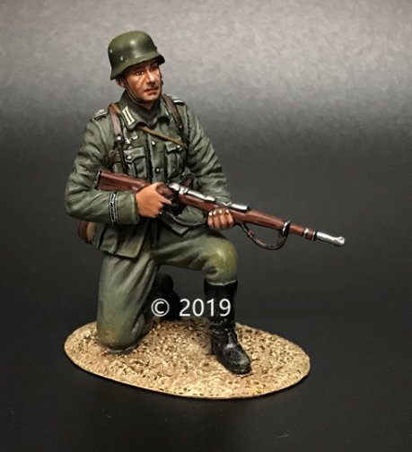 Groß deutschland Soldier Kneeling with 98k Rifle