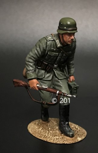 Groß deutschland Soldier Stealthing with MG34 Ammo