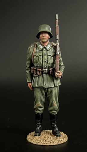 Wehrmacht Rifleman Wearing Backpack