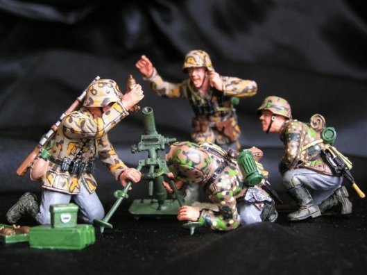 8CM Granatwerfer with Crew