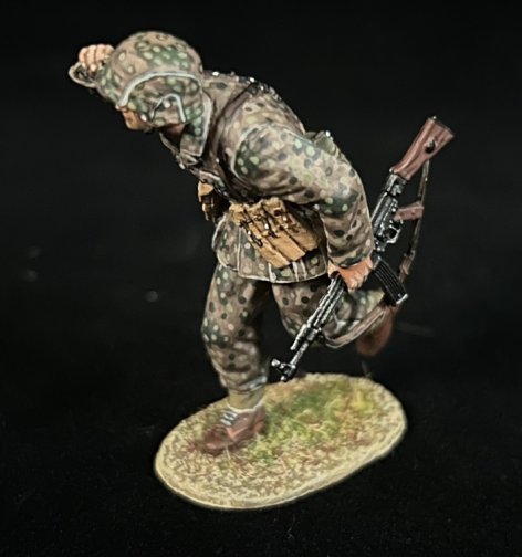 Waffen-SS STG44 Gunner Bend Forward A