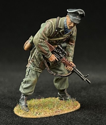 Fallschirmjäger Officer with A FG42 Rifle