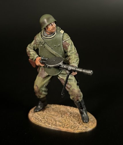 Red Army Assault Engineer With DP Machine Gun