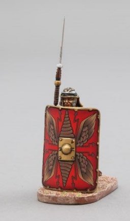 Kneeling Legionnaire with Pilum Raised - Imperial Red Shield