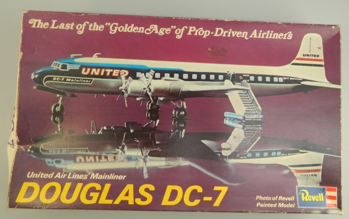 Douglas DC-7 United Airlines Mainliner 1:144 Model Kit