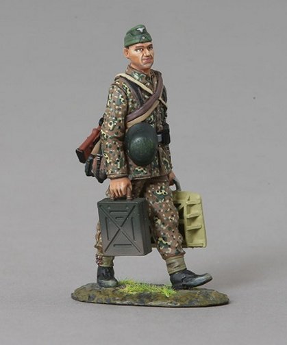 Soldier Carrying Base Plate - SS Mortar Team