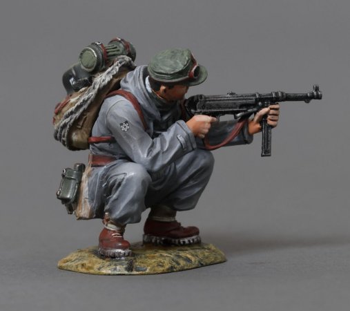 Squatting w/MP40, SS Gebirgsjäger - Summer