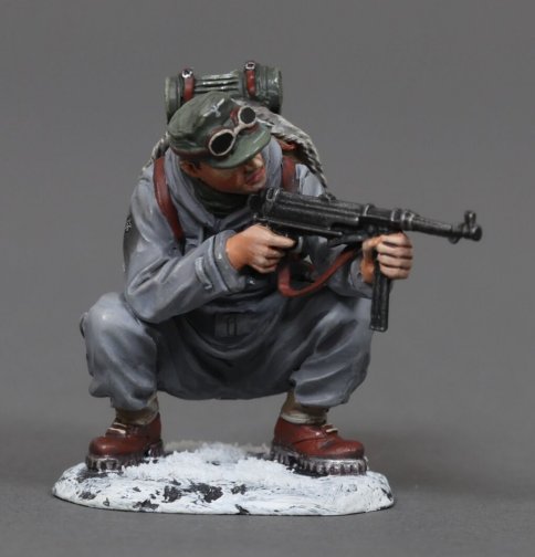 Squatting w/MP40, SS Gebirgsjäger - Winter