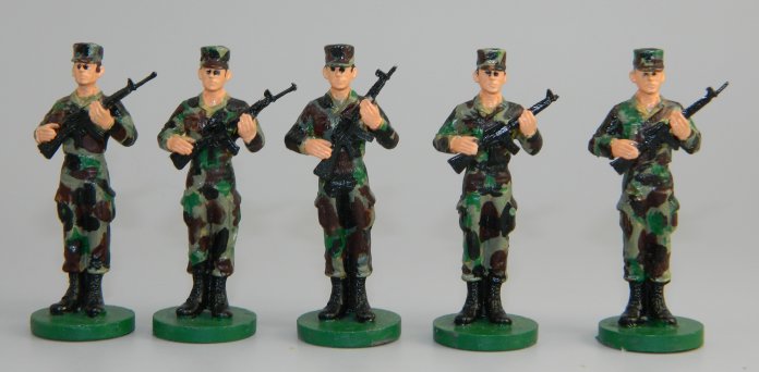 5 Vietnam Era U.S. Marines in Camo - Port Arms w/M-16’s