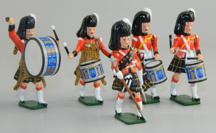 Cameron Highlanders Drummers & Leader