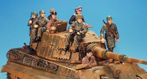 WWII King Tiger Tank Crew & Fallshirmjaegers - 9 Figures