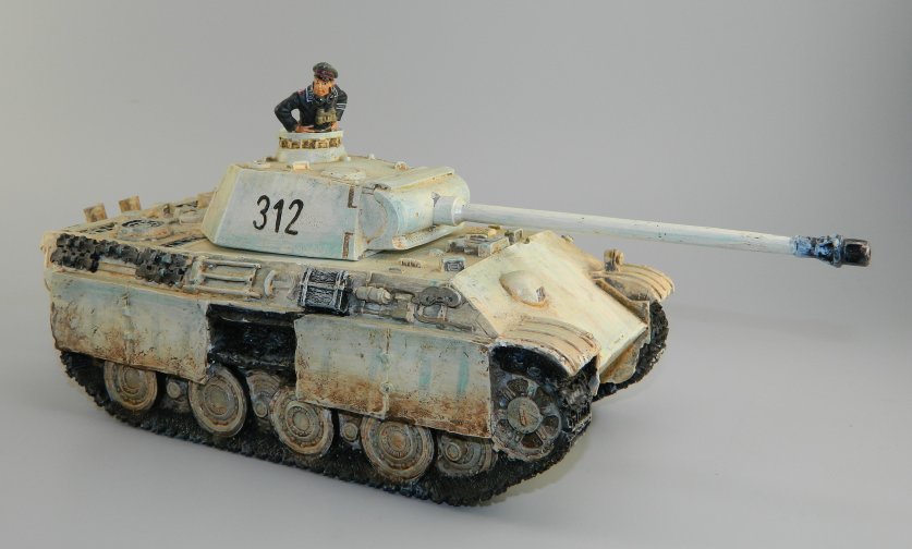 Panther Ausf G w/Commander - Winterized