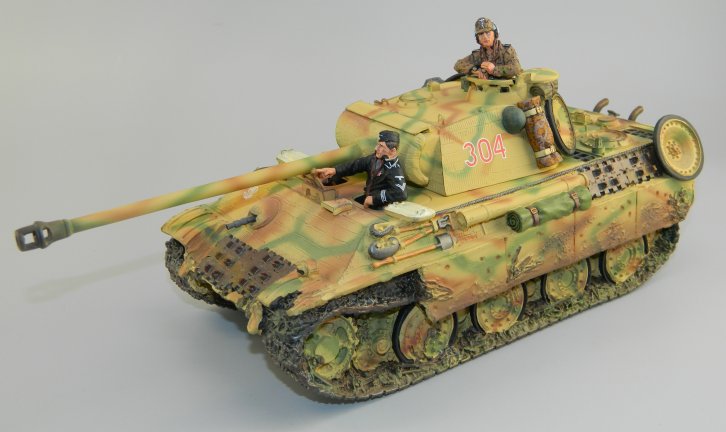 Normandy Panther Tank with Crew