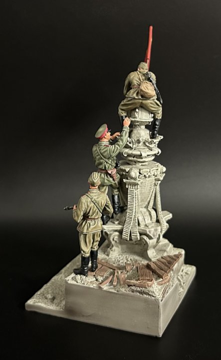 Red Army Raising a Flag Over Reichstag|RA016|WarPark|WWII|Russian