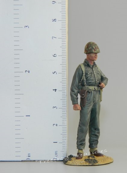 GENERAL LEWIS CHESTY PULLER LT BRITAINS JACK TARS & LEATHERNECKS 13040 U.S.M.C