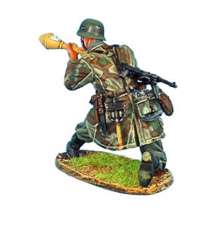 NOR031 German Fallschirmjager Kneeling with Panzerfaust by First Legion 